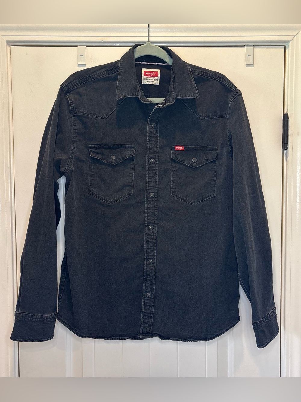 Wrangler Mens Medium Western Black Pearl Snap Front Shirt Rodeo Cowboy Denim